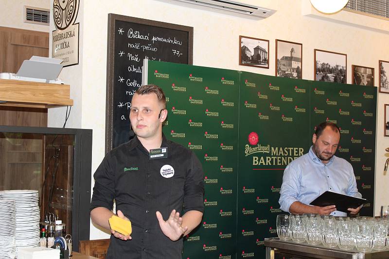 Nejlepší výčepní ze středních Čech soutěžili v Poděbradech v restauraci Náš hostinec o postup do finále soutěže Pilsner Urquell Master Bartender 2017.