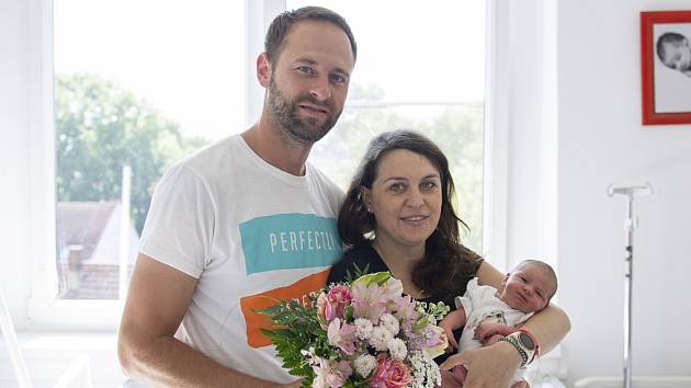 Eliška Martínková se narodila v nymburské porodnici 9. srpna 2021 ve 14.34 hodin s váhou 3020 g a mírou 49 cm. V Chlumci nad Cidlinou bude prvorozená holčička bydlet s maminkou Růženou a tatínkem Jiřím.