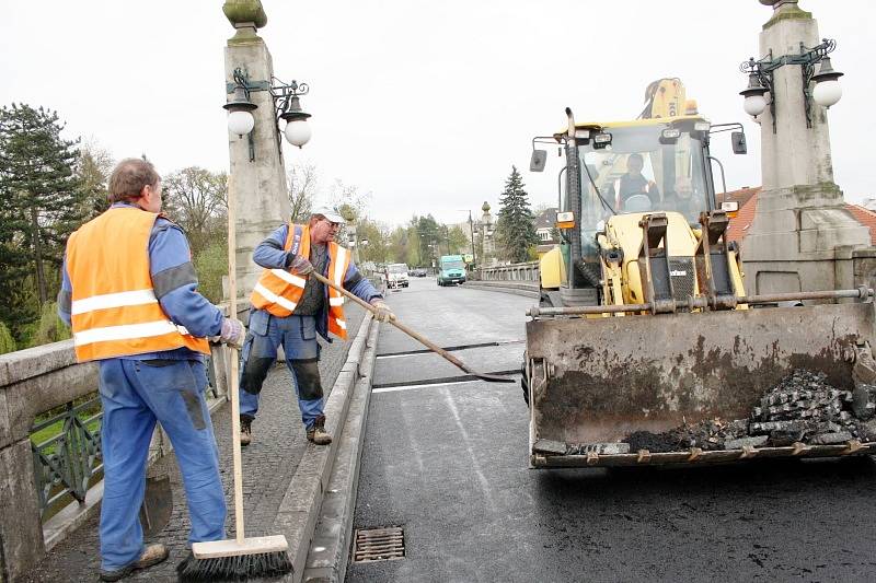 Opravy mostu jsou v poslední fázi