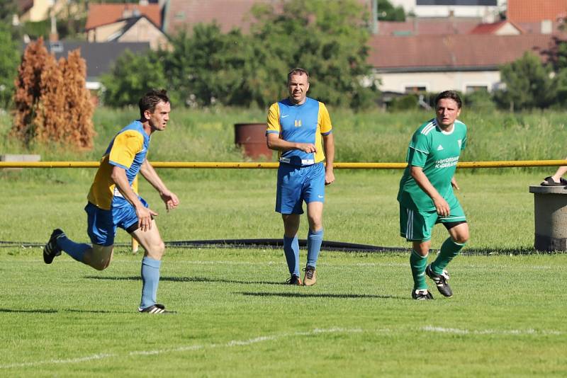 Z fotbalového utkání okresního přeboru Přerov nad Labem - Všejany (3:2)