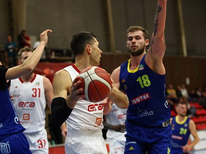 Z basketbalového utkání Kooperativa NBL Nymburk - Opava (91:82)