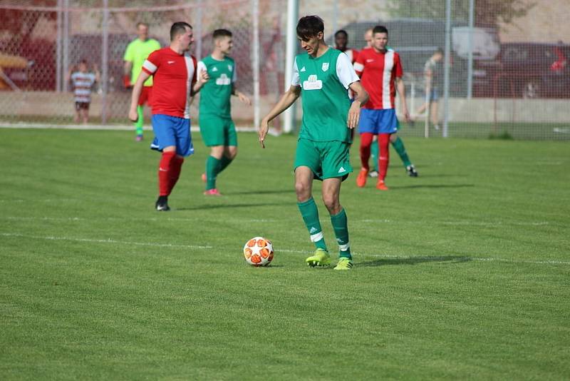 Z fotbalového utkání I.B třídy Pátek - Sadská (1:0)