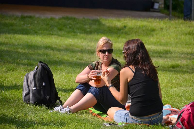 Festival Lysá žije zaplnil zámecký park.