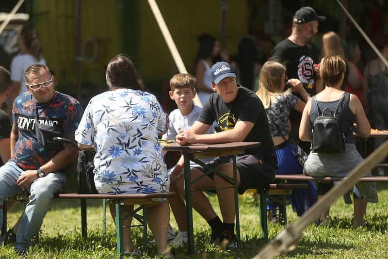 Křest mláděte pumy americké v základně cirkusu JO-JOO ve Zbožíčku na Nymbursku.