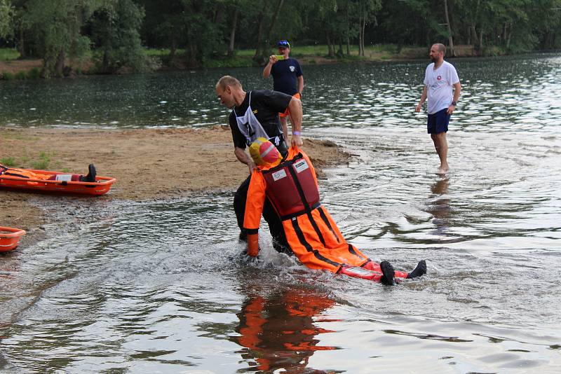 Ve školním policejním středisku v Sadské a u přilehlého jezera se konalo Mistrovství republiky v policejním víceboji.