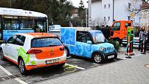Otevřením první dobíječky pro elektromobily zcela nového typu se v pondělí pochlubila technicko-inženýrská společnost ÚJV v Řeži.