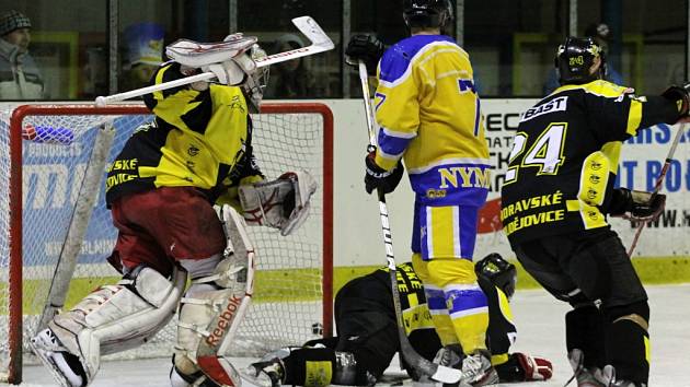 Z utkání druhé hokejové ligy Nymburk - Moravské Budějovice (2:4)