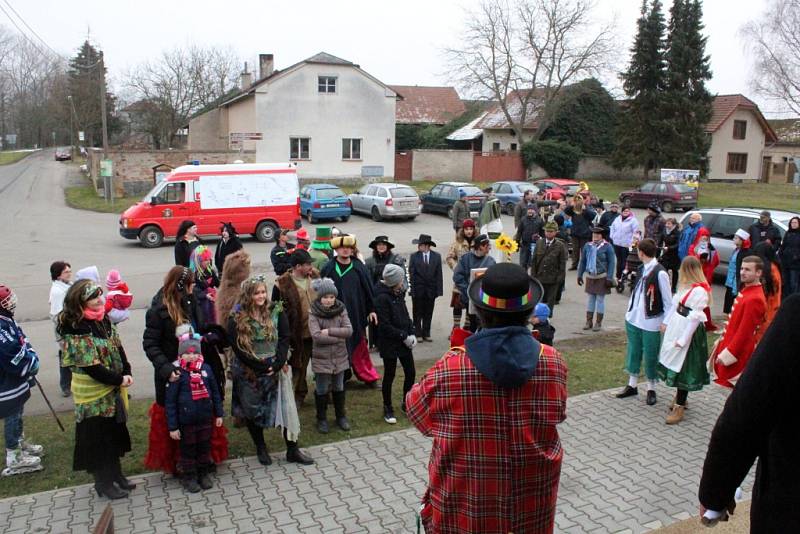 Masopustní průvod prošel Dobšicemi.