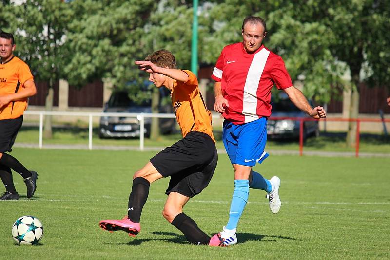 Z fotbalového utkání I.B třídy Pátek - Sokoleč (0:1)