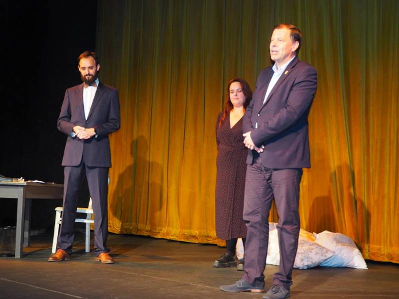 V poděbradském Divadle Na Kovárně byl zahájen už jednapadesátý ročník divadelního festivalu FEMAD Poděbrady 2022.