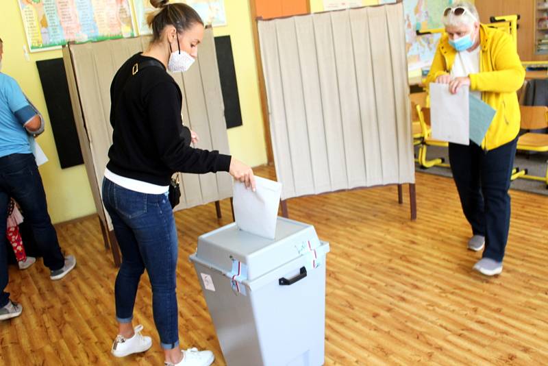 Volby na Základní škole Tyršova v Nymburce.