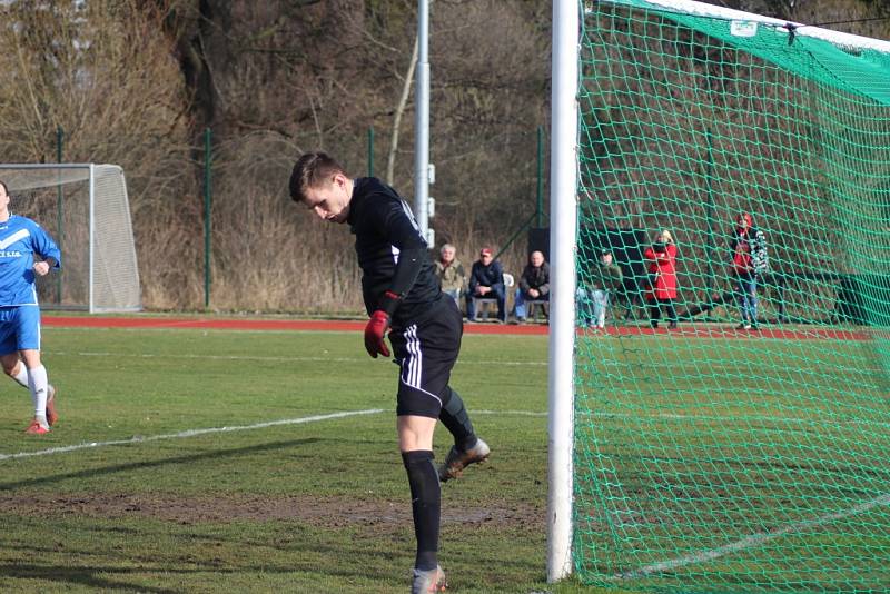 Z přípravného fotbalového utkání Velim - Poříčany (2:1)