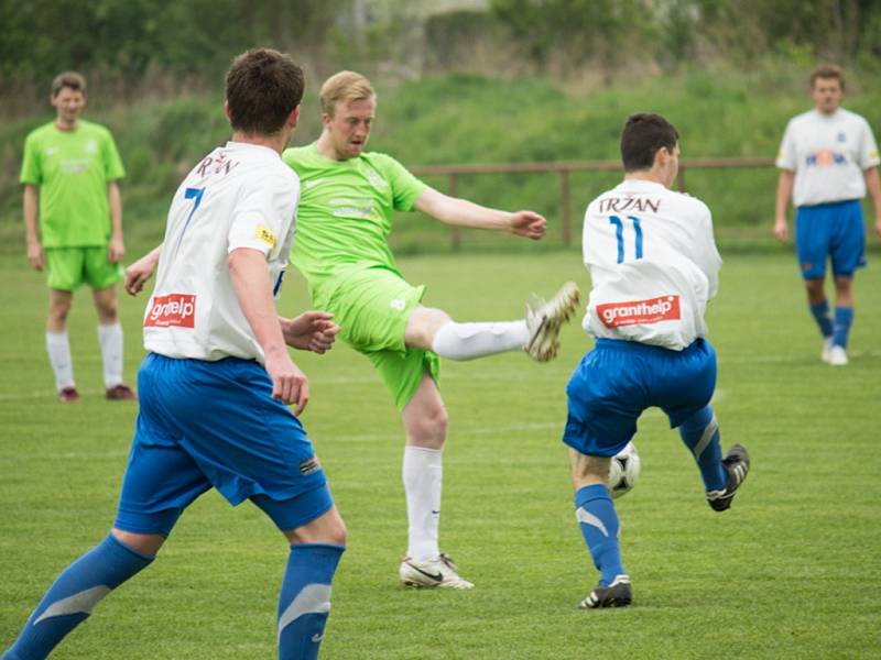 Z okresního fotbalového derby I.B třídy Libice - Lysá (3:1)