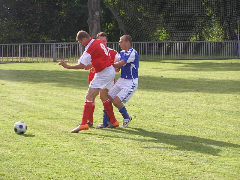 Z fotbalového utkání I.B třídy Poříčany - Velim B (2:2)