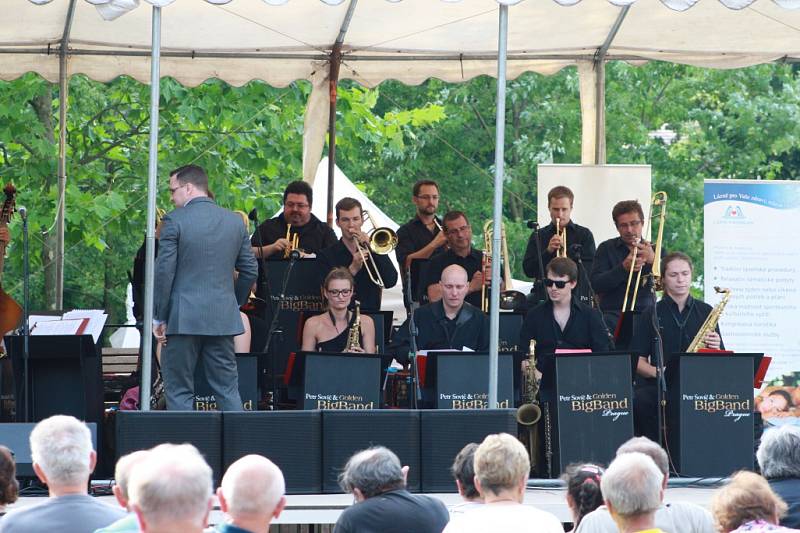 Poděbradské swingování zahájil Golden Big Band Prague Petra Soviče.