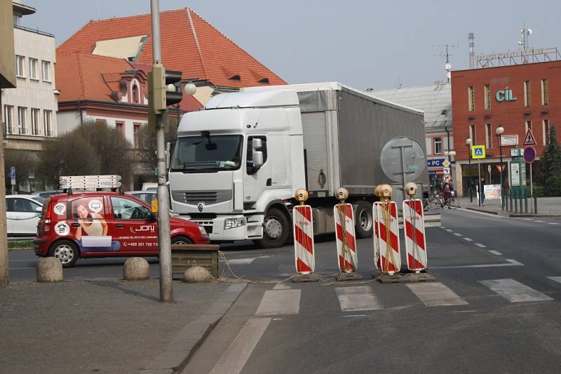 Most přes Labe v Nymburce je do 20. dubna uzavřen. Objížďka vede přes obchvat.