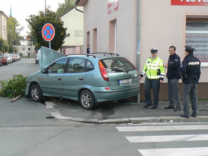 Nehoda na křižovatce Resslovy a Smetanovy