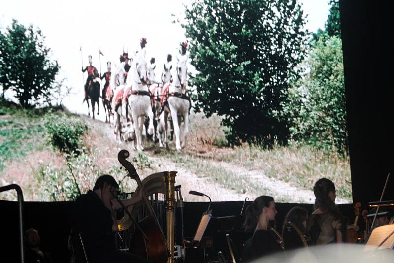 Při projekci Šíleně smutné princezny se na pódium podíval i Václav Neckář.