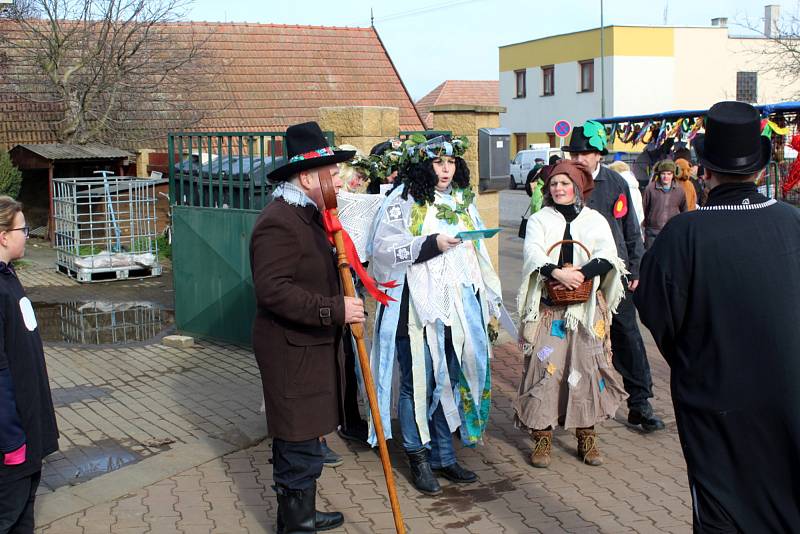 Z tradičního masopustu ve Strakách.