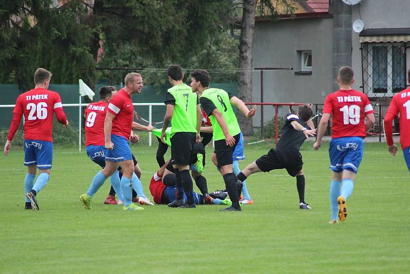 Z fotbalového utkání I.B třídy Pátek - Městec Králové (4:1)