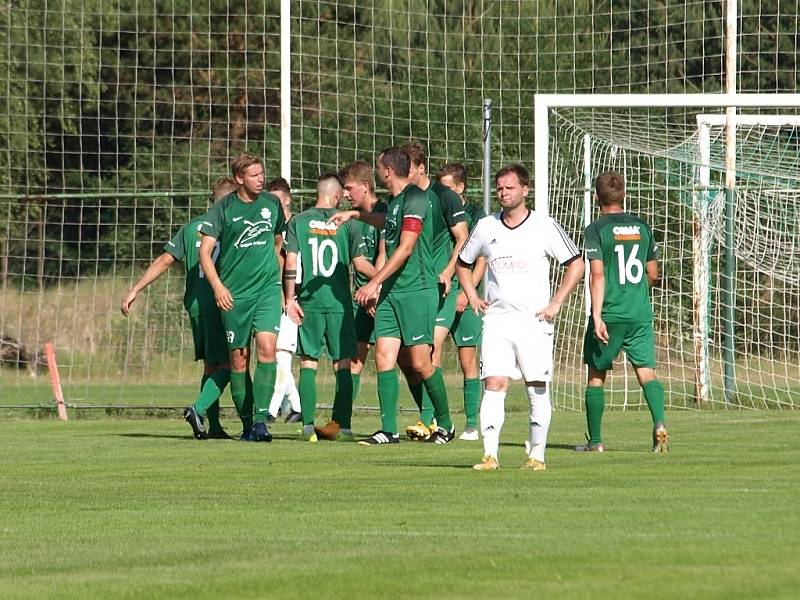 Z fotbalového utkání I.B třídy Semice - Jíkev (3:1)