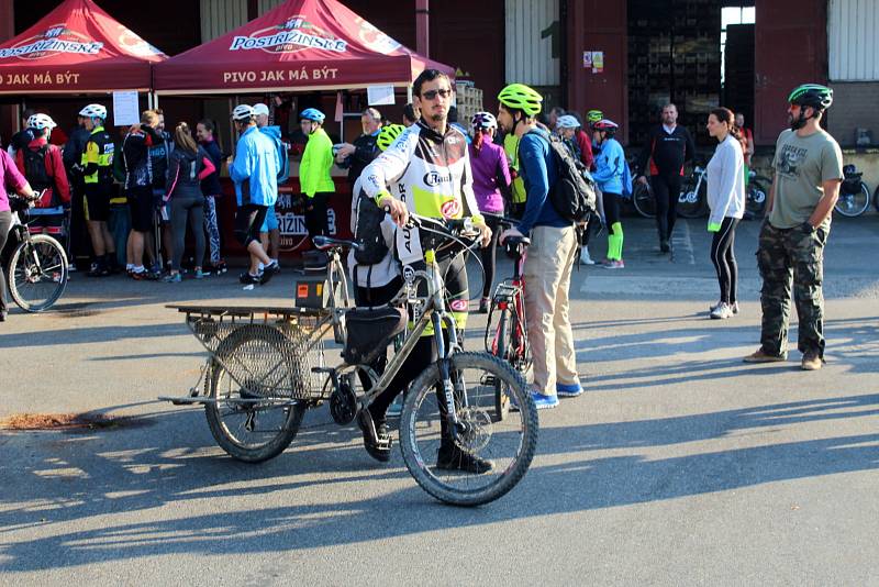 Z pivovaru vystartovaly v sobotu dopoledne stovky cyklistů na tradiční společenskou vyjížďku.