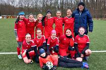 Z fotbalového turnaje okresních dívčích výběrů kategorie WU14 na umělé trávě v Poděbradech - 3. místo: OFS Kutná Hora.