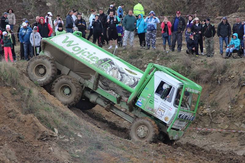 Ze závodů trucktrialů v Milovicích