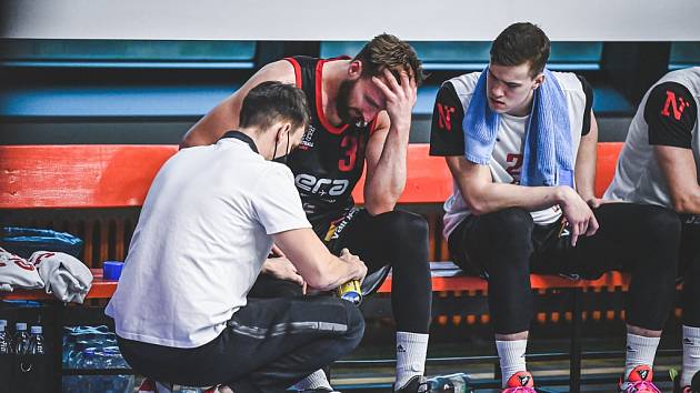 Basketbalista Martin Kříž má přetržený vaz v koleni a sezona pro něj skončila