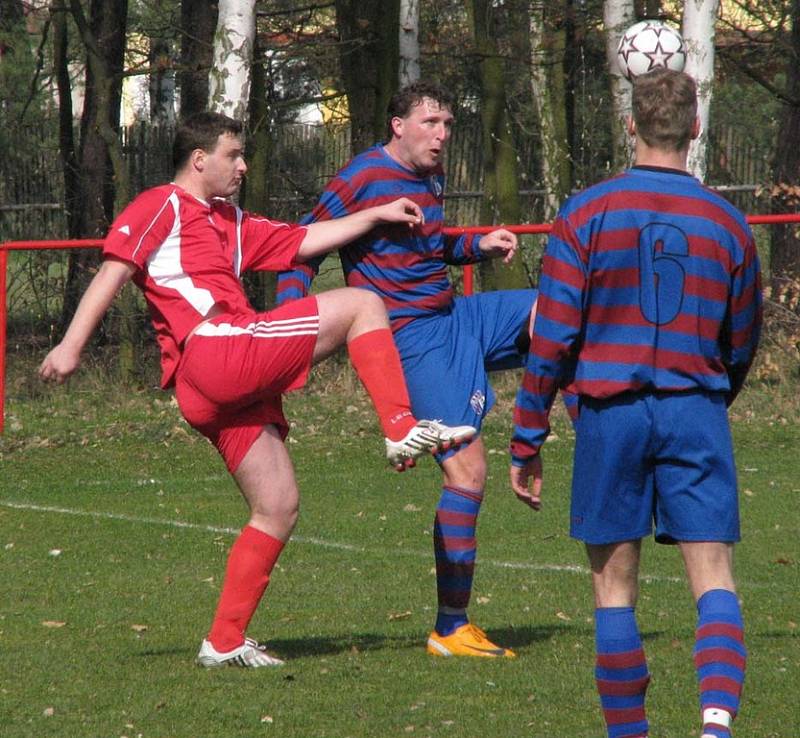 Z utkání Loučeň - Luštěnice (3:2).