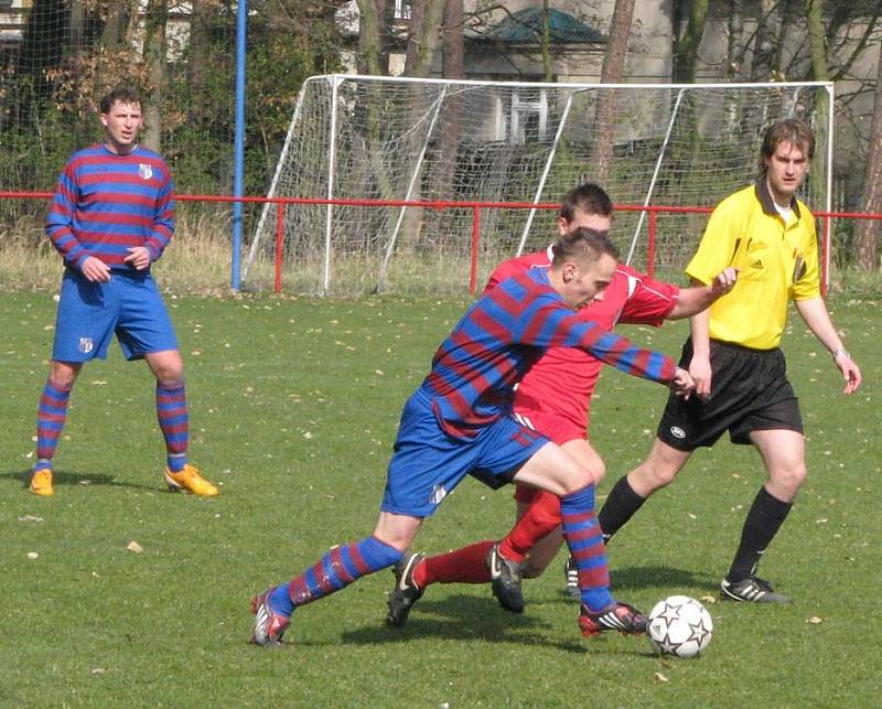 Z utkání Loučeň - Luštěnice (3:2).