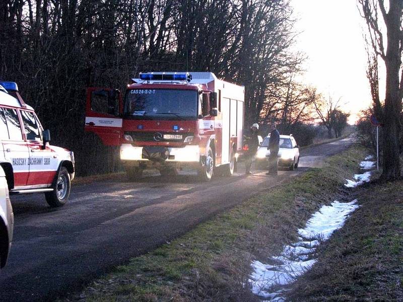 U Činěvsi bourala čtyřčlenná posádka Renaultu