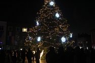 Z loňského rozsvěcení vánočního stromu první adventní neděli na náměstí Přemyslovců.
