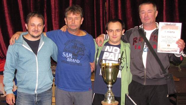 Vítězný tým Velkého Oseka. Zleva Lubor Lhoták, Stanislav Moravec, Milan Cincibus a kapitán Luboš Čebiš