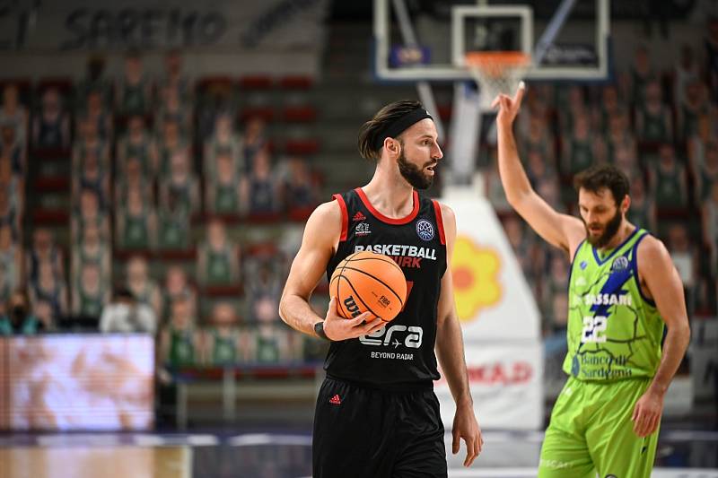 Z basketbalového utkání Ligy mistrů Sassari - Nymburk (73:91)