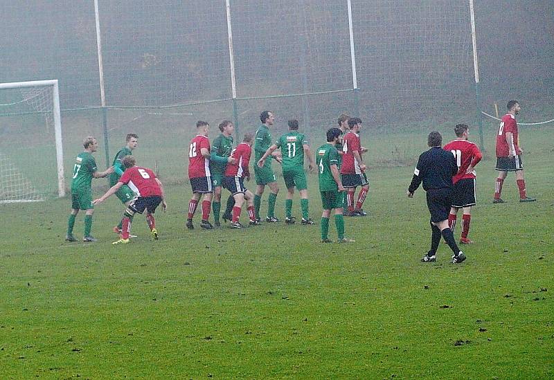 Z fotbalového utkání I.B třídy Semice - Ostrá B (2:1)