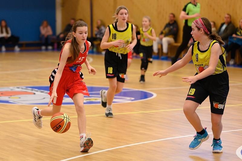 Z basketbalového utkání Středočeského přeboru starších minižákyň U13 Sadská - Mladá Boleslav (119:12)