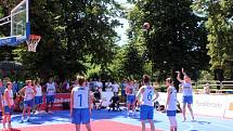 Mezinárodní turnaj v basketu tři na tři se hrál na poděbradské kolonádě.