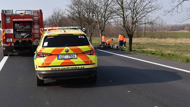 Při tragické nehodě u Poděbrad zemřeli dva motorkáři.