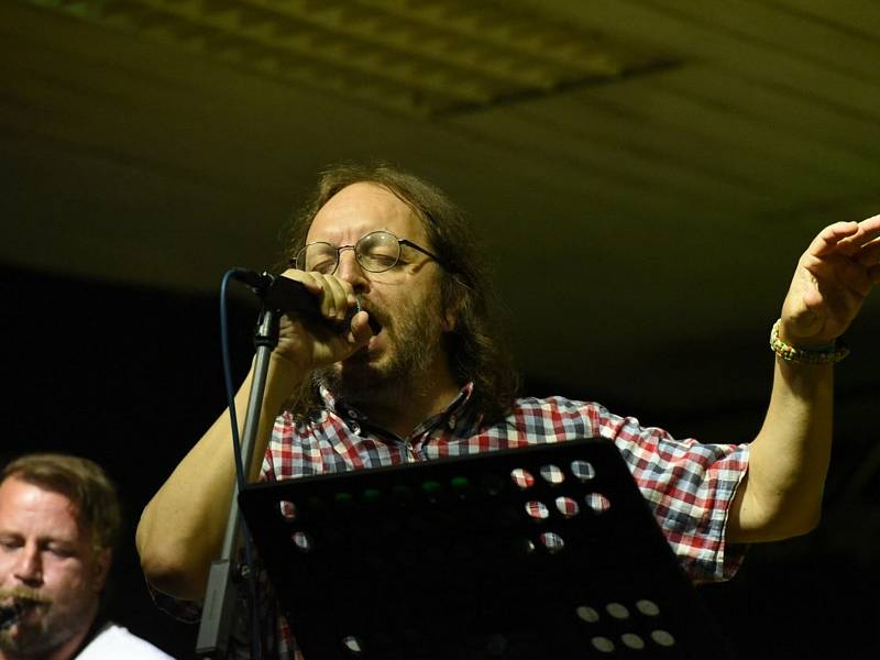 Kapela Oliverova dálka se zpěvákem Lukášem Trejbalem nahrává novou desku.