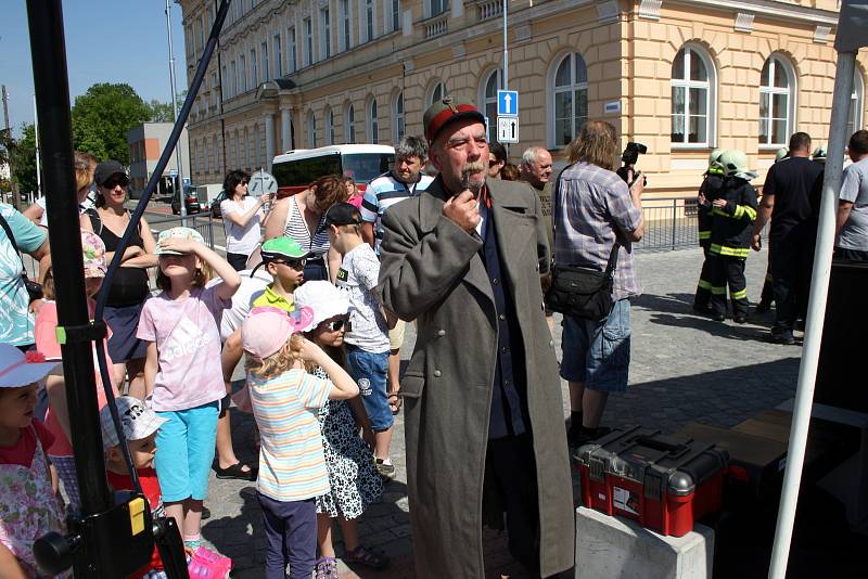 Hasiči v Sadské oficiálně dostali nové zásahové vozidlo.