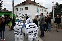 Demonstrace proti firmě AZOS CZ v Nymburce.