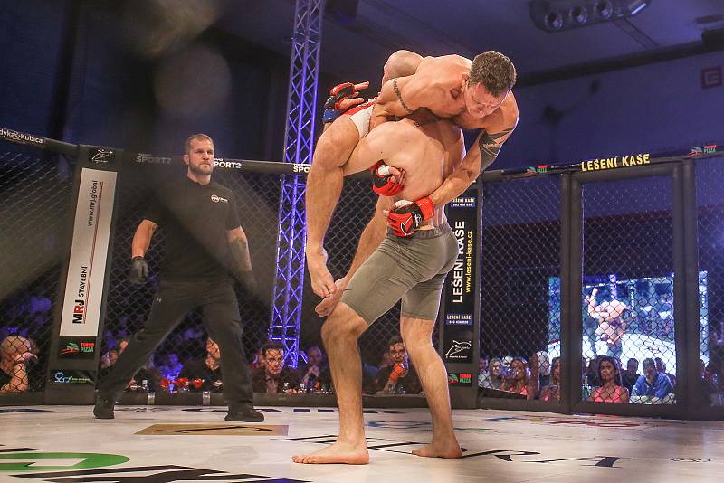 Galevečer MMA GCF 61 Cage Fight Nymburk se ve Sportovním centru konal v neděli 26. ledna.