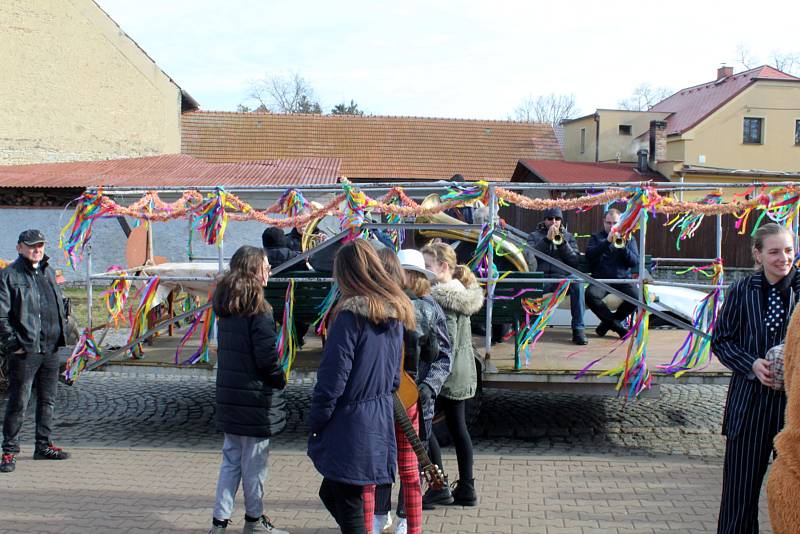 Z tradičního masopustu ve Strakách.