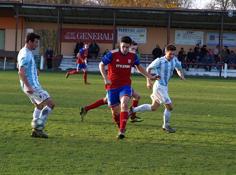 Z fotbalového utkání I.B třídy Městec Králové - Býchory (3:1)