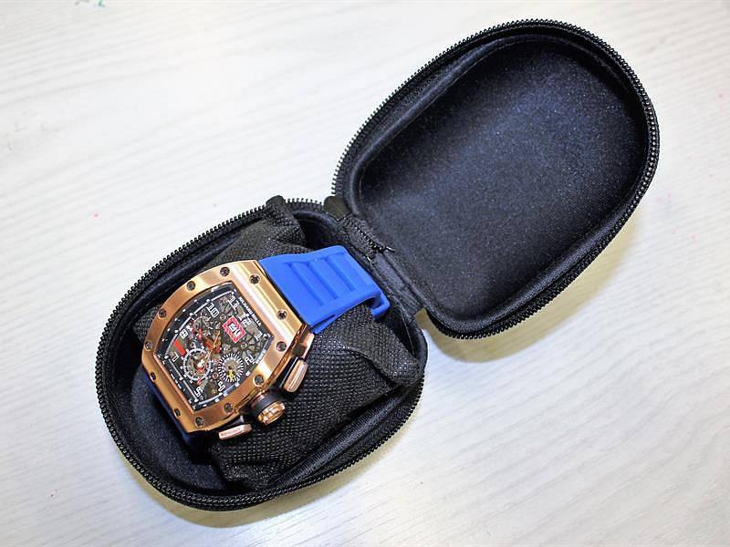 Padělek hodinek Richard Mille.