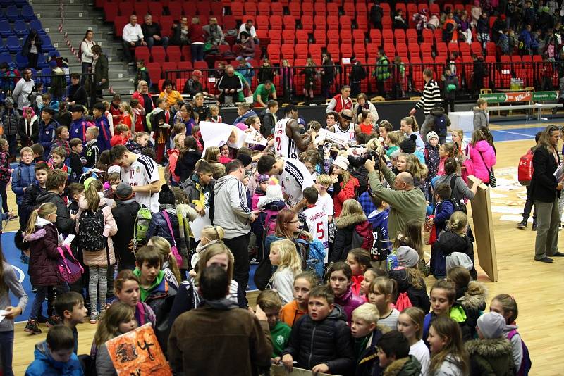 Při basketbalovém utkání Kooperativa NBL v Nymburce byl vytvořen nový rekord – nejnižší věkový průměr diváků na jednom zápase nejvyšší české basketbalové soutěže.