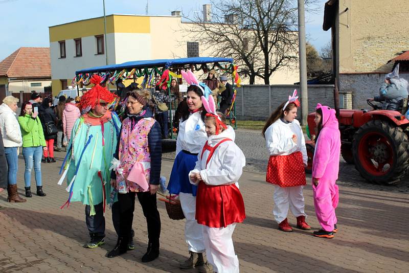 Z tradičního masopustu ve Strakách.