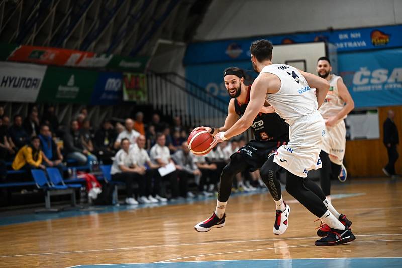 Z basketbalového utkání Kooperativa NBL Ostrava - Nymburk (75:101)