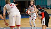 Z basketbalového utkání nadstavbové části extraligy kadetů Nymburk - Jindřichův Hradec (56:50)